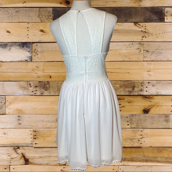 FRANCESCA’S white lace top w/ sheer overlay skirt & crochet hem accent, open bck - Picture 7 of 9